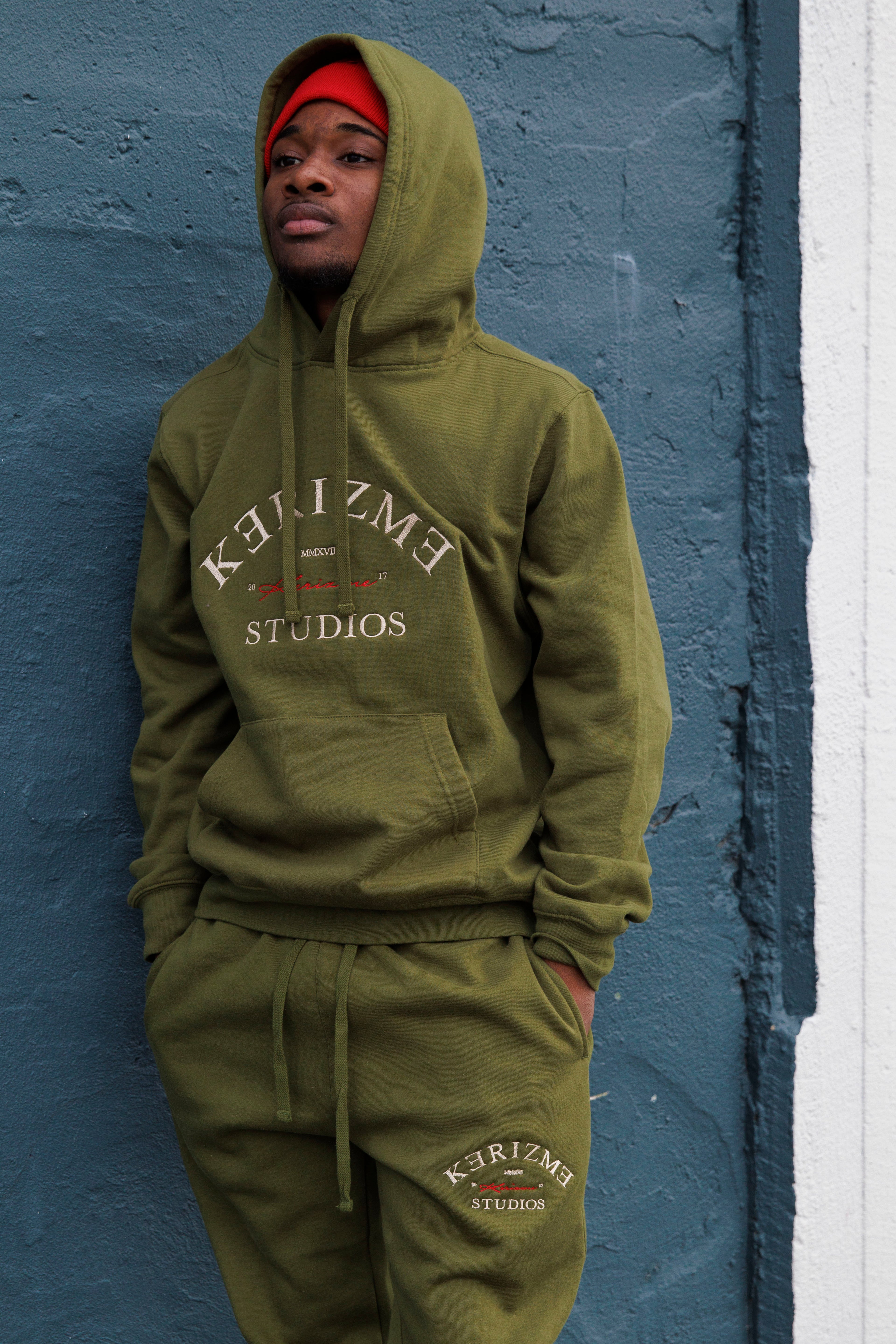 Olive Kəˈrizmə Studios Fleece Sweatsuit