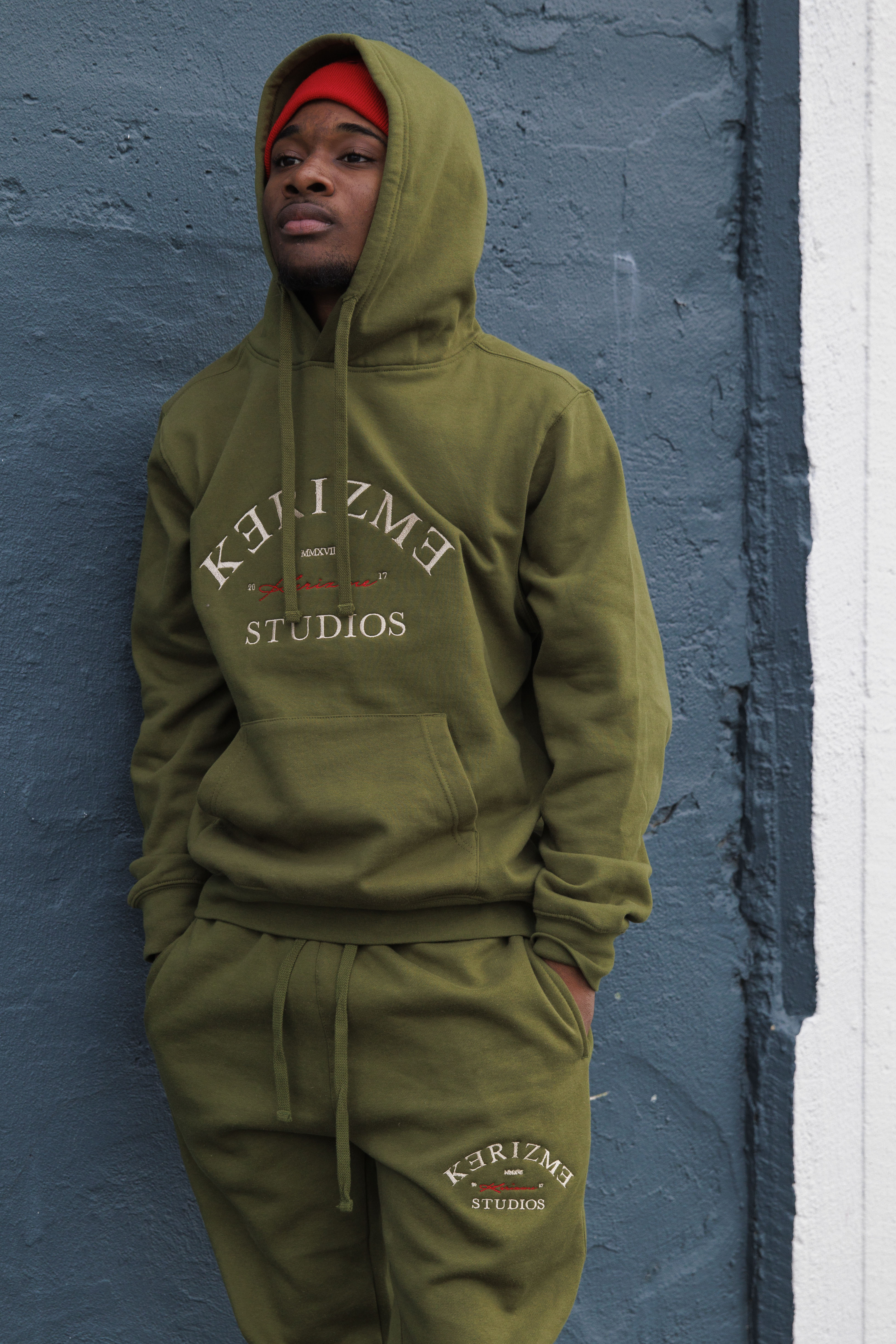 Olive Kəˈrizmə Studios Fleece Sweatsuit