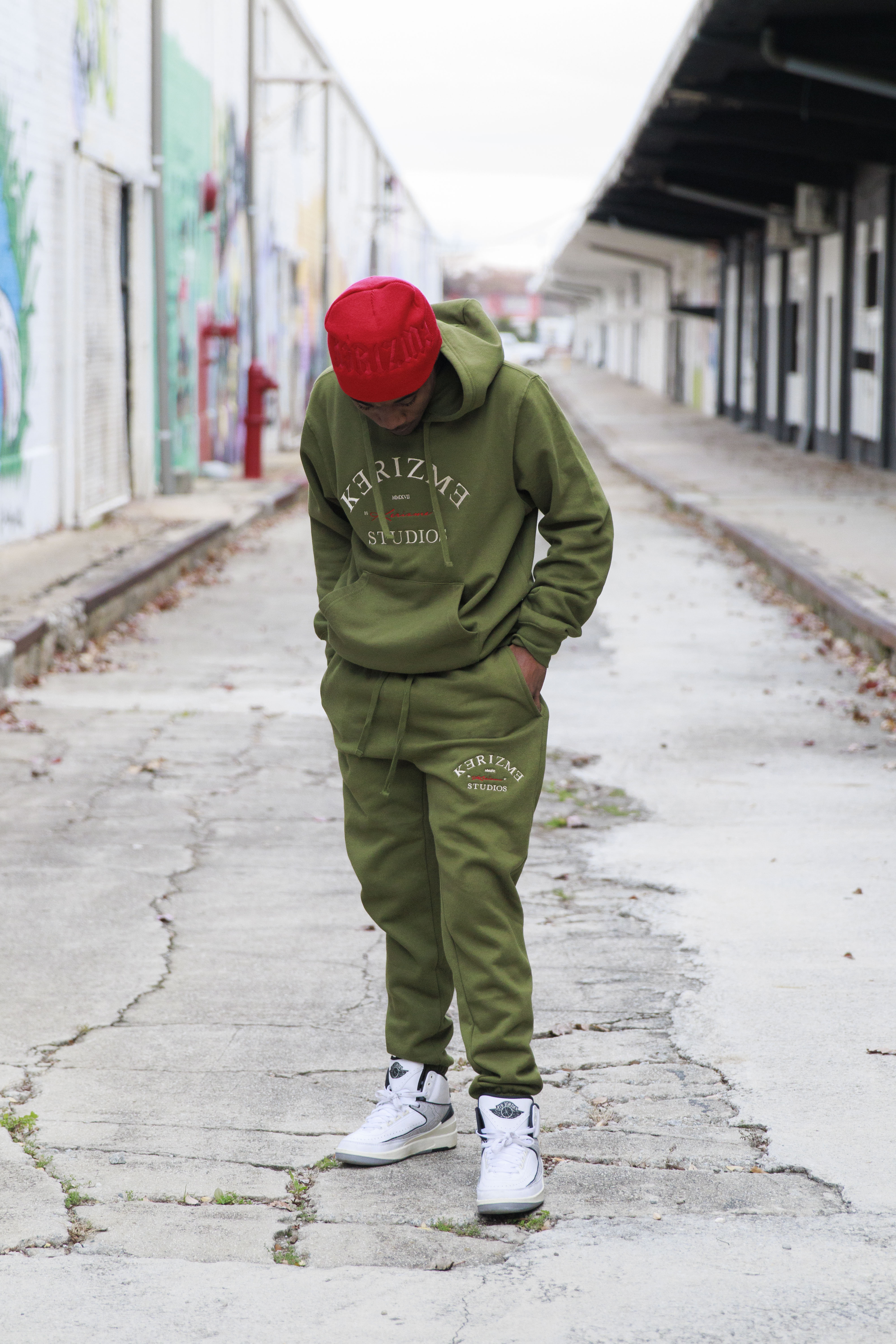 Olive Kəˈrizmə Studios Fleece Sweatsuit